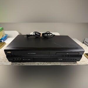 JVC HR-XVC26U VHS/DVD Combo Player – VCR & CD Work – DVD Does NOT Read DVDs